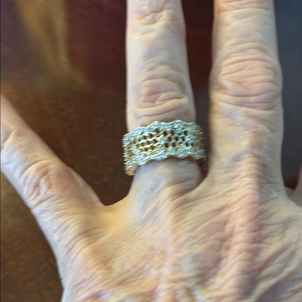 Elegant Gold and Silver Women's Ring